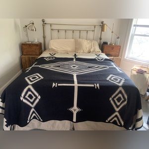 Barely Used Queen Pendleton Blanket